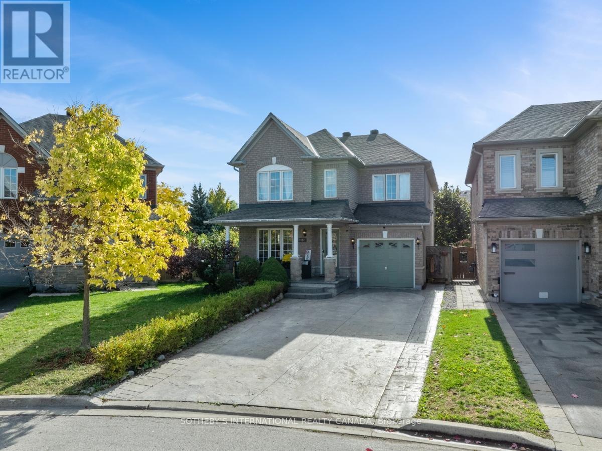 2182 Meadowglen Dr, Oakville, ON L6M 4C9