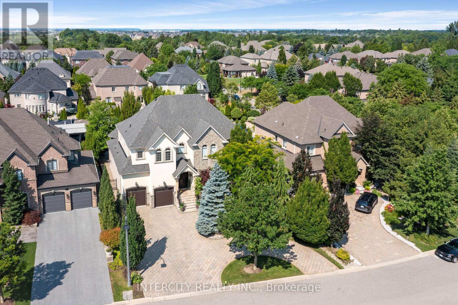 118 Park Ridge Dr, Vaughan, ON L0J 1C0