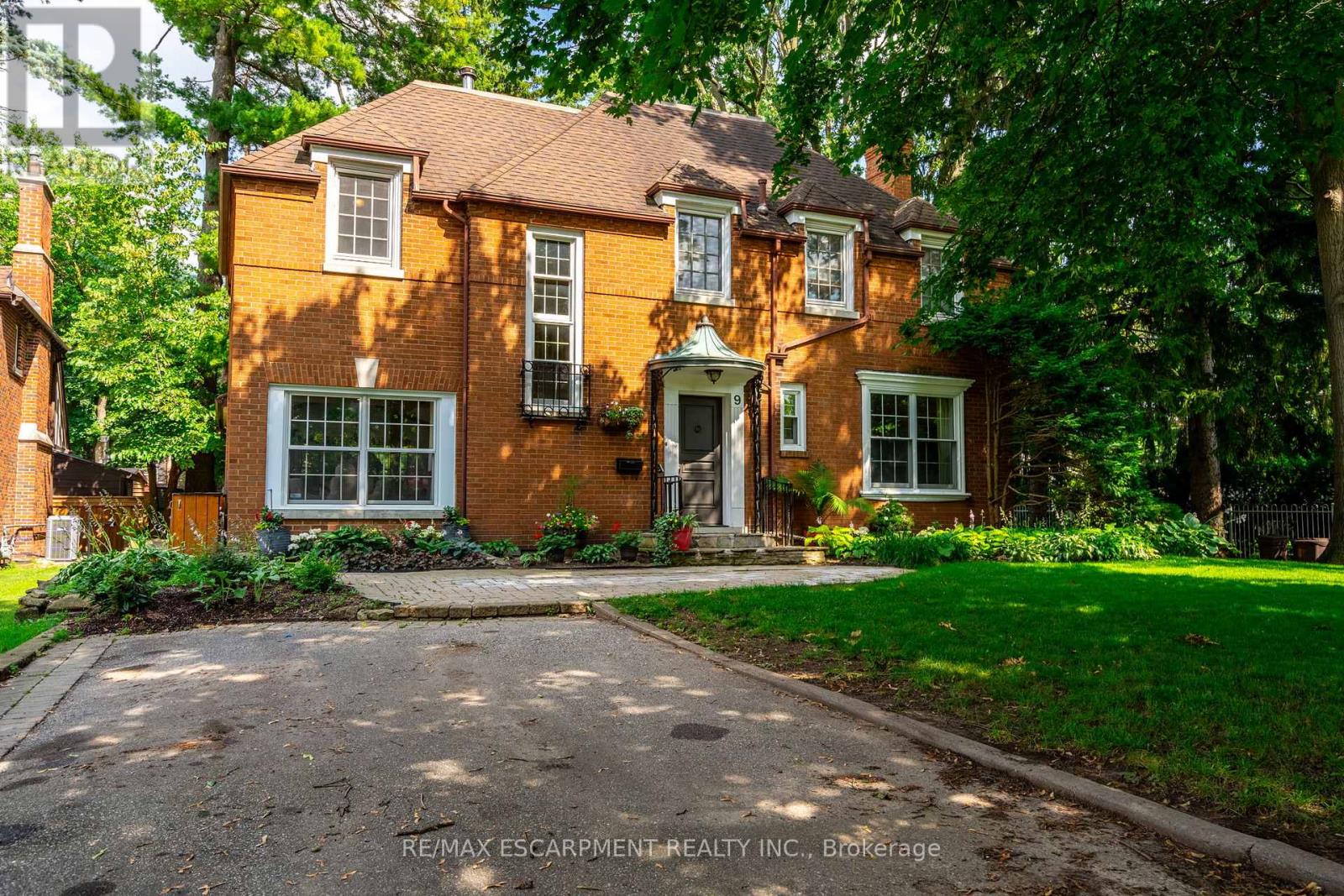 9 Lansdowne Rd S, Cambridge, ON N1S 2T2