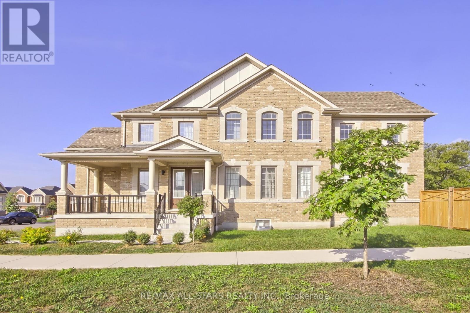 18 Pennine Dr, Whitby, ON L1P 0C3