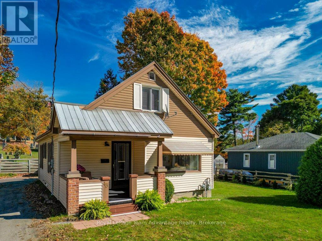 43 Hillcrest Ave, Parry Sound, ON P2A 1L5