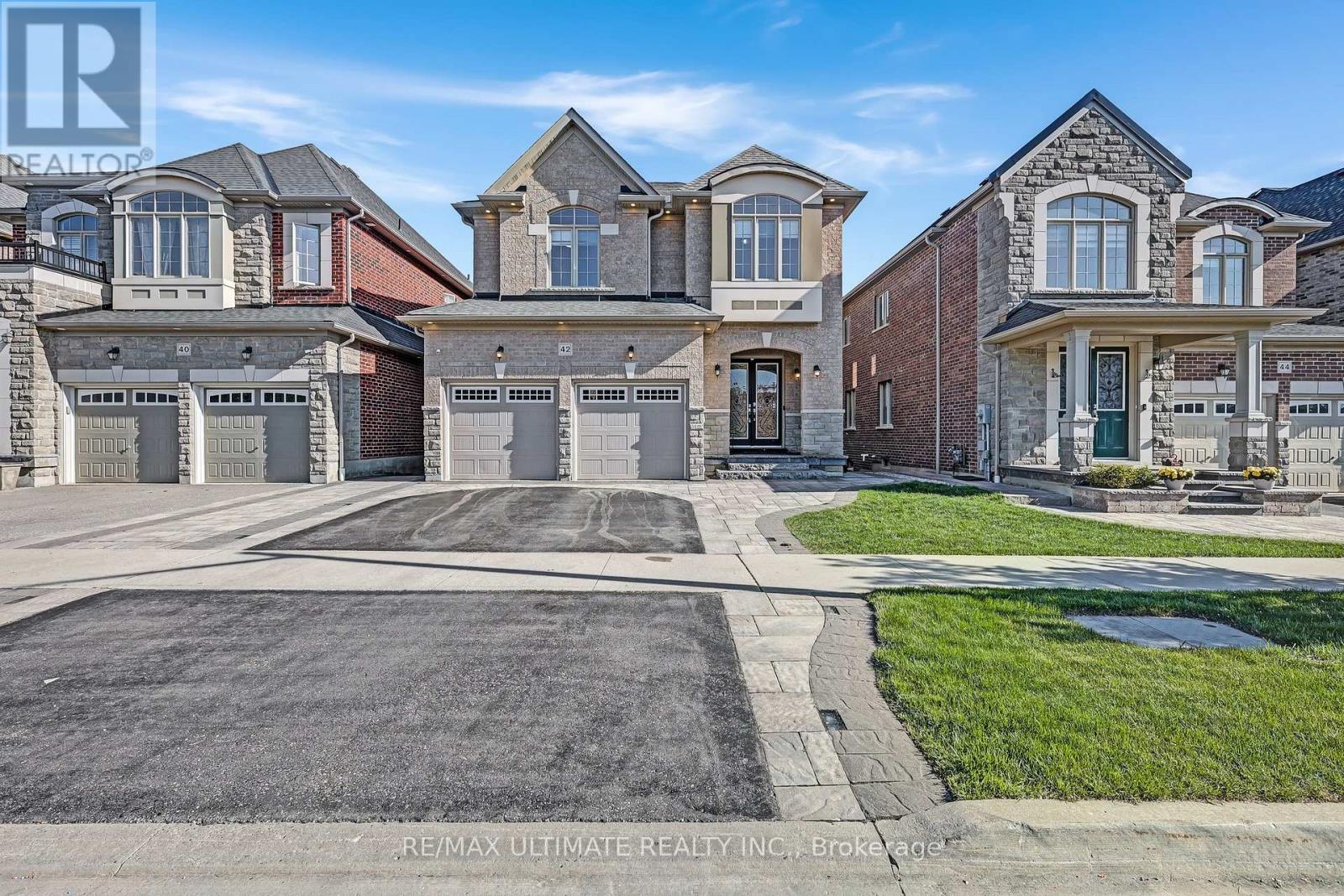 42 Donwoods Cres, Whitby Taunton North, ON L1R 0N1