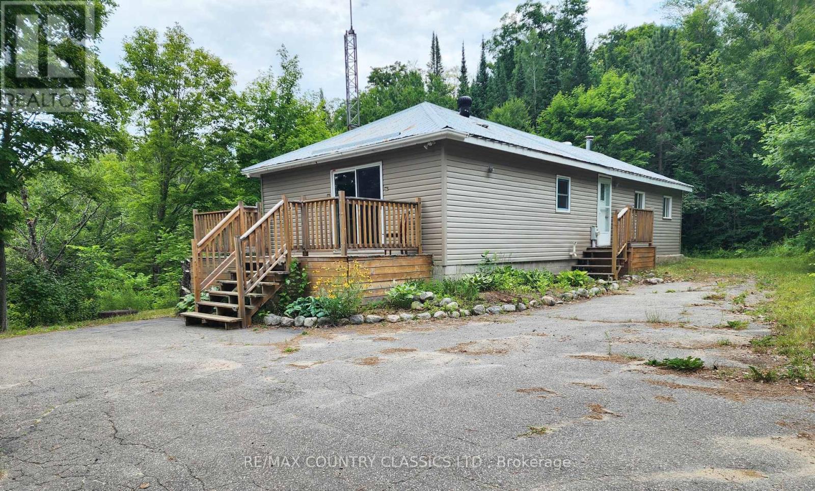 9 Pritchard Rd, Hastings Highlands, ON K0J 1L0