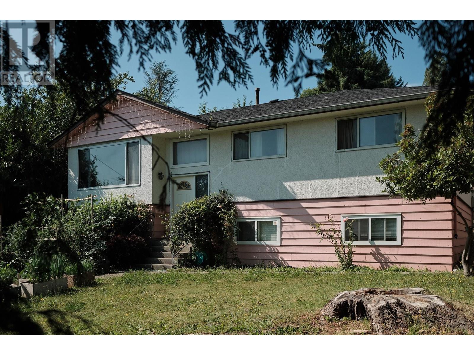 6717 Broadway, Burnaby, BC V5B 2Y7