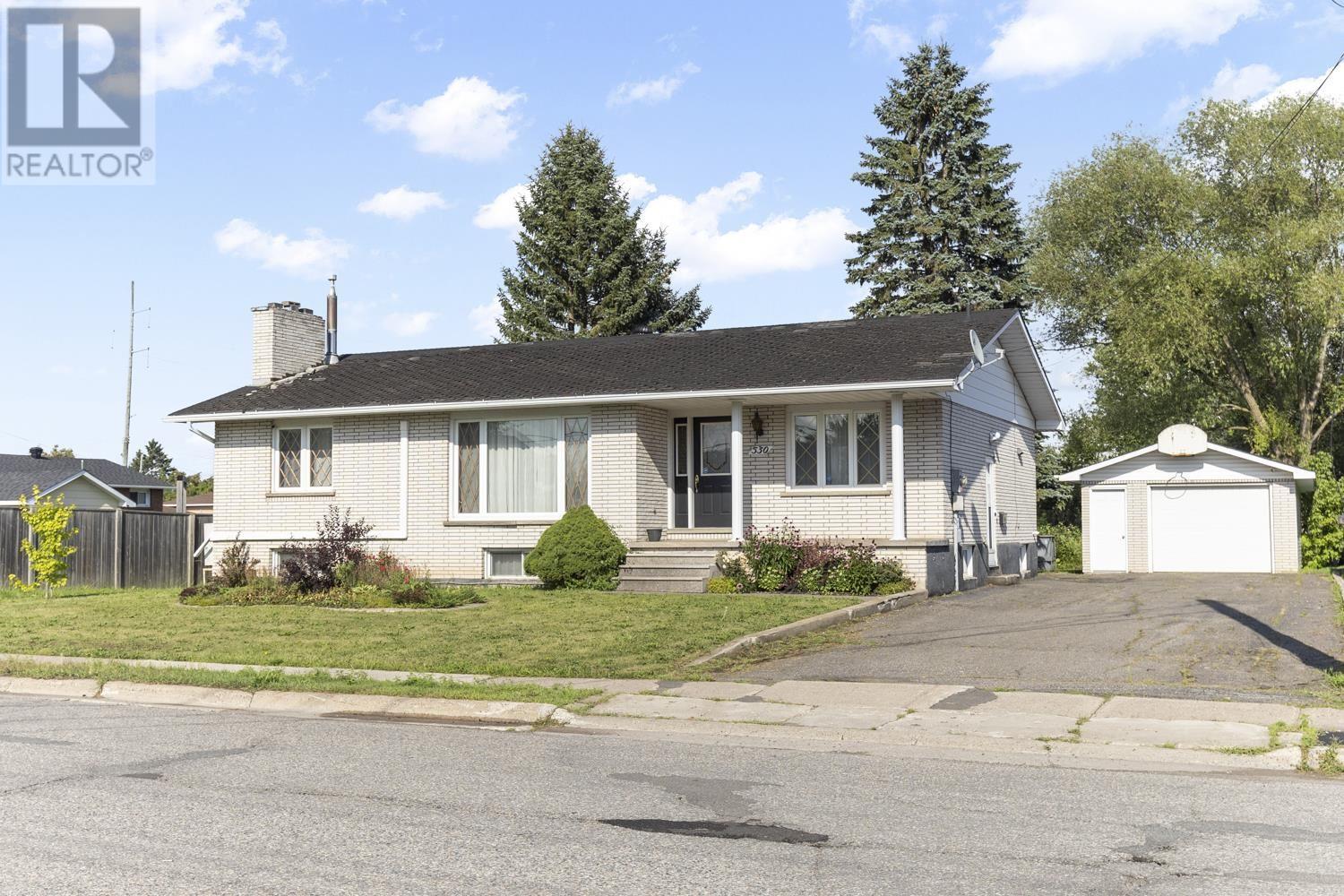 530 Farwell Ter, Sault Ste. Marie, ON P6C 4C2