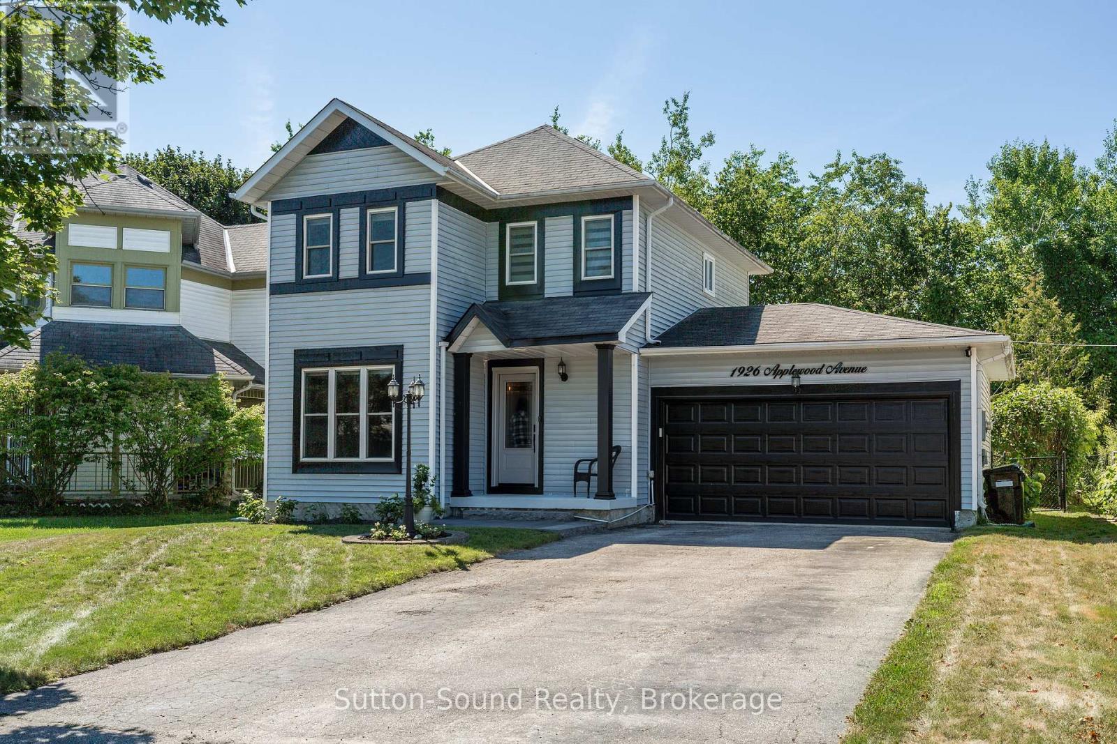 1926 Applewood Ave, Innisfil, ON L9S 1W3