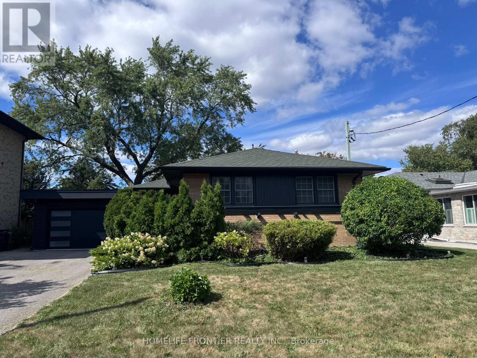 26 Trophy Dr, Toronto, ON M4A 1L8