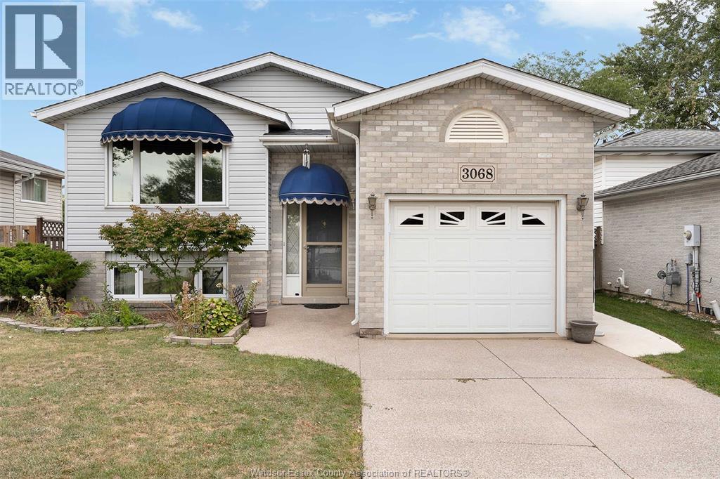 3068 Loebach Dr, Windsor, ON N8T 3M7