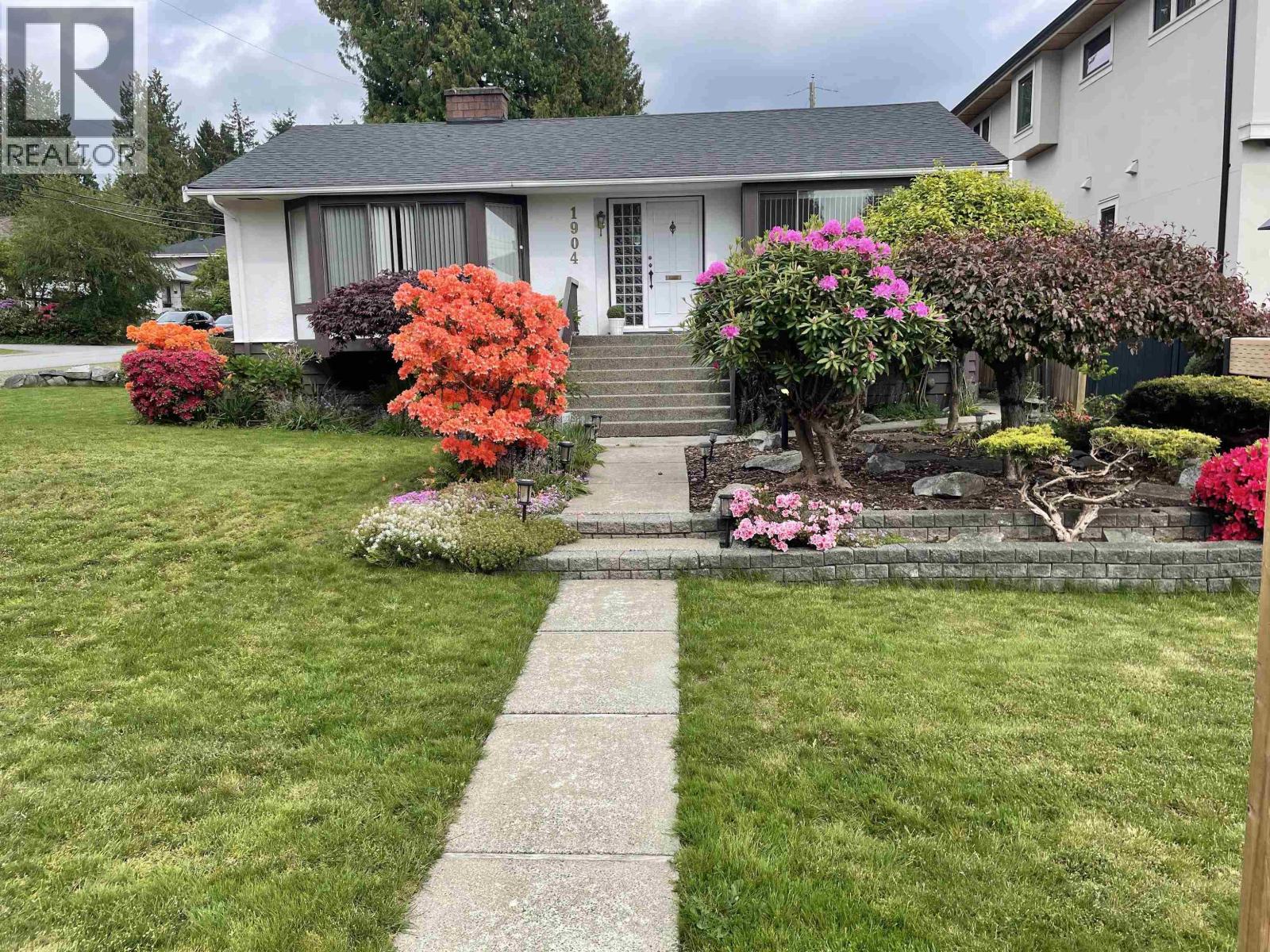1904 Cliff Ave, Burnaby, BC V5A 2K8