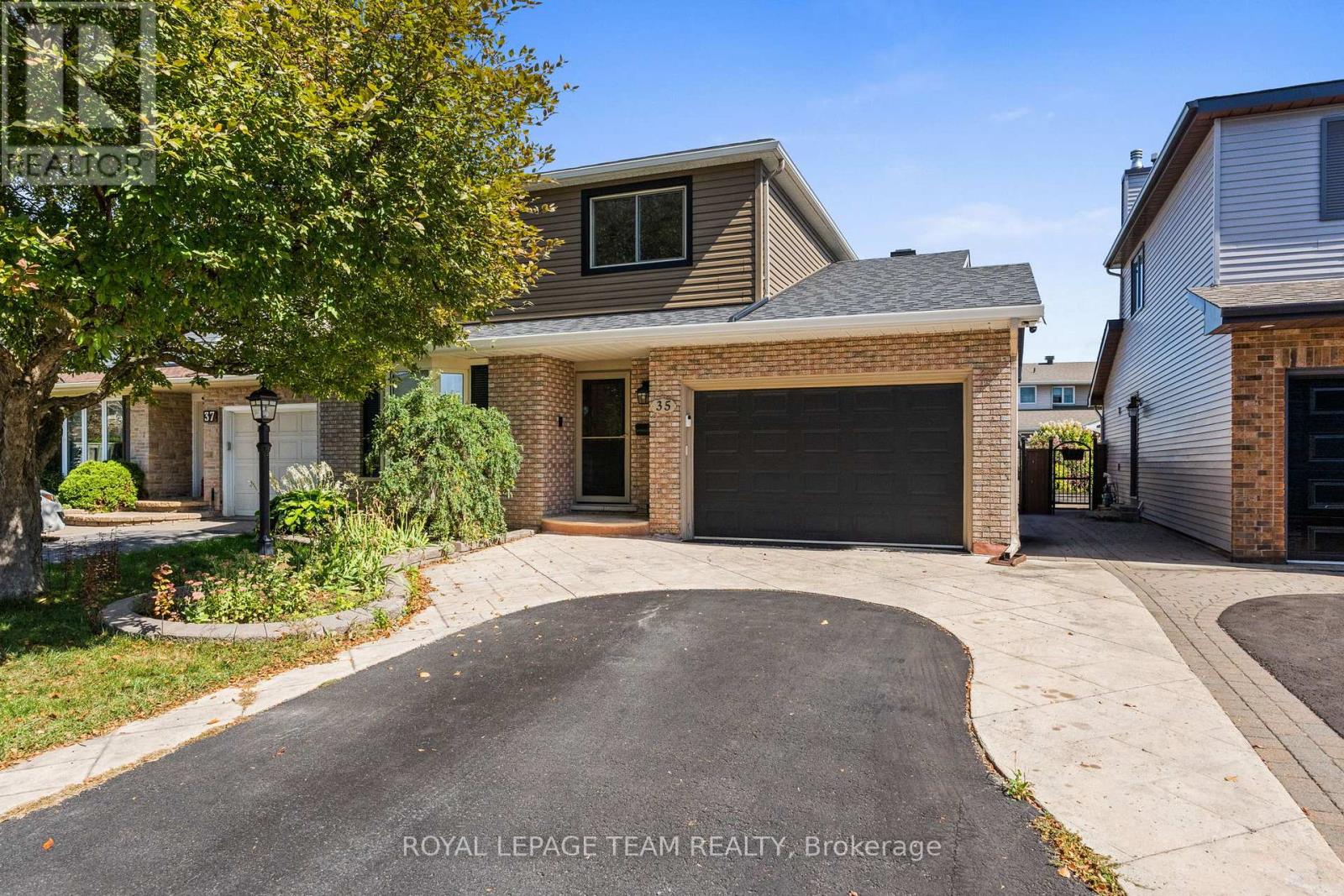 35 Ivylea St, Ottawa, ON K2G 4X1