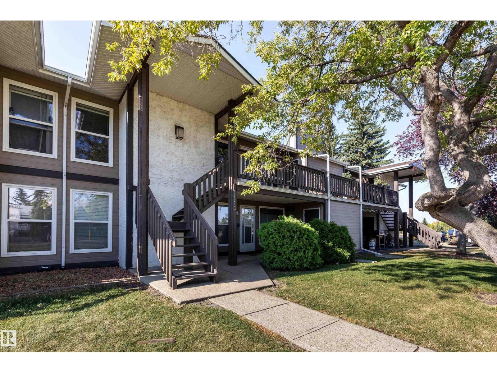 1112 Saddleback Rd NW, Edmonton, AB T6J 4Z4