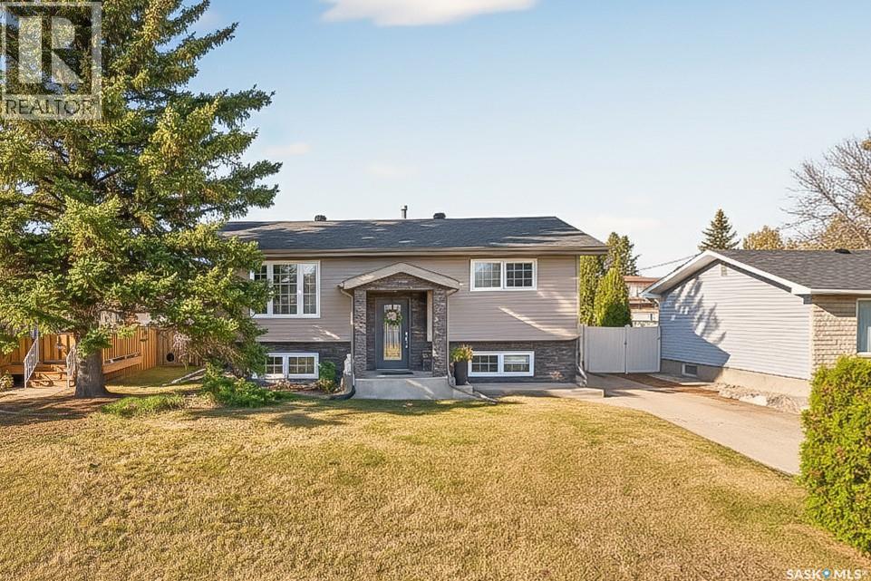 1014 Corman Cres, Moose Jaw, SK S6H 6W1