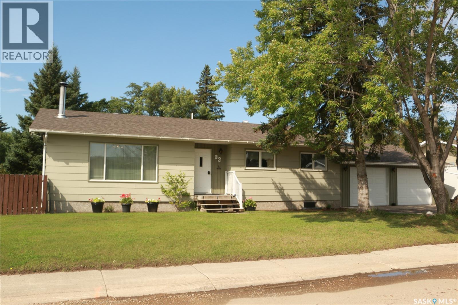 32 Howard Cres, Lanigan, SK S0K 2M0