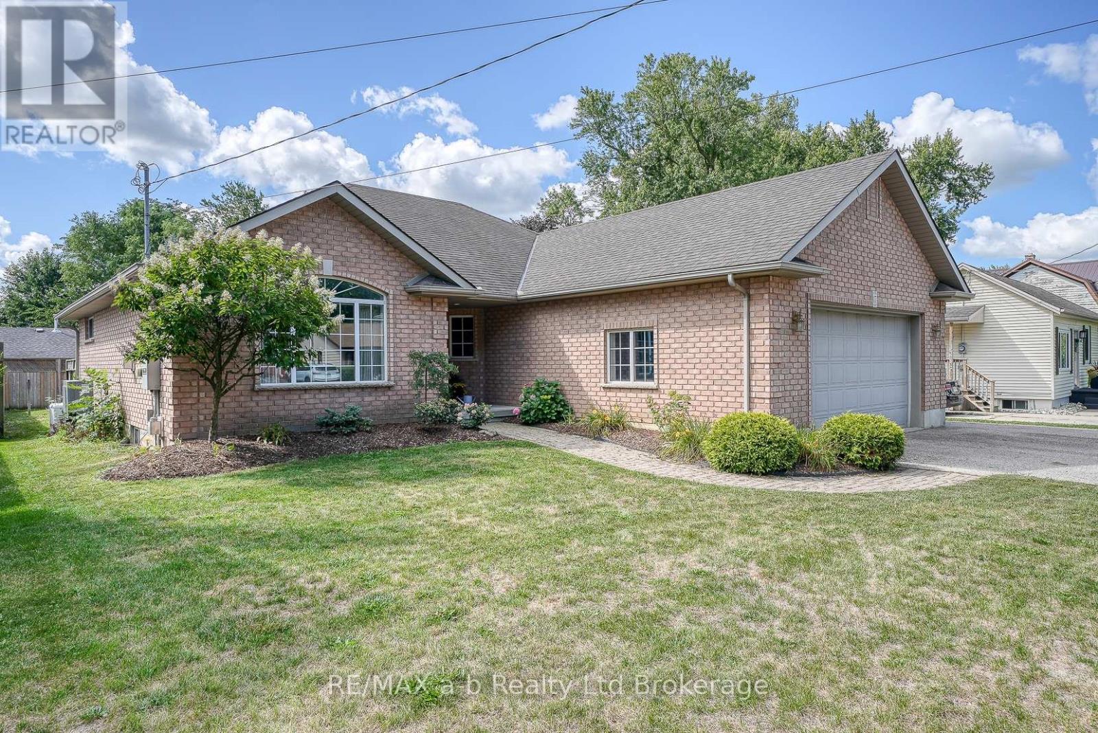 17 Palmer St W, Norwich, ON N0J 1P0