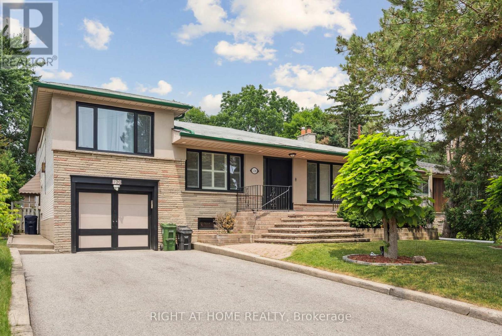 120 Santa Barbara Rd, Toronto, ON M2N 2C5