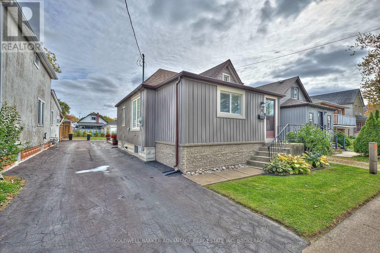 71 Deere St, Welland, ON L3B 2L7