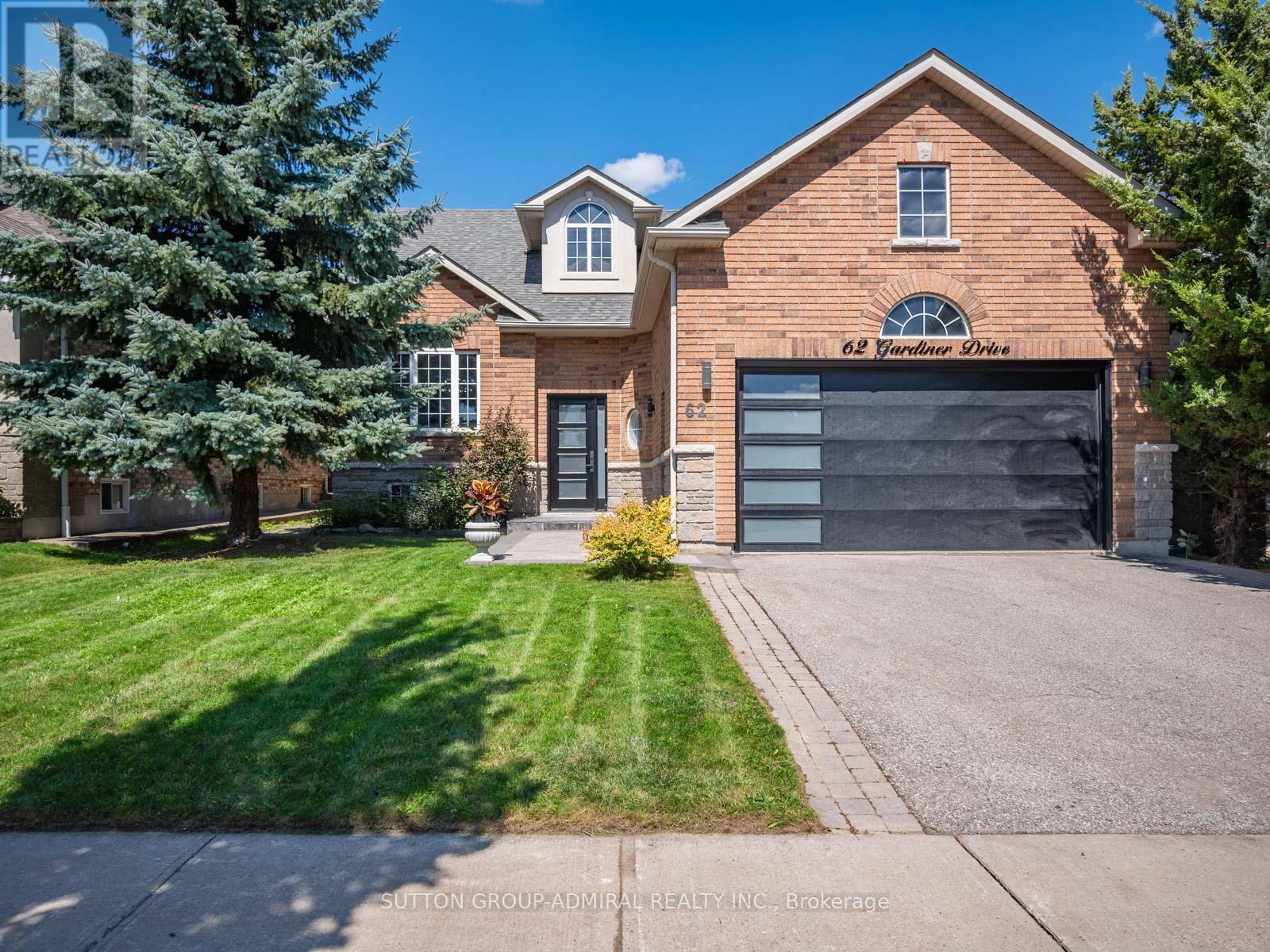 62 Gardiner Dr, Bradford West Gwillimbury, ON L3Z 3E9