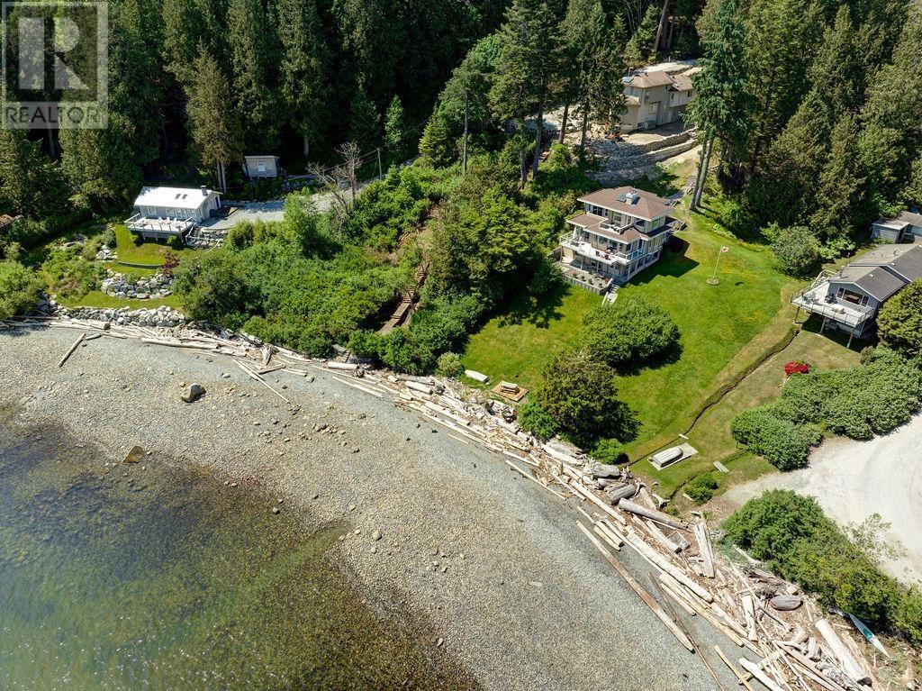 7659 Redrooffs Rd, Halfmoon Bay, BC V0N 1Y1
