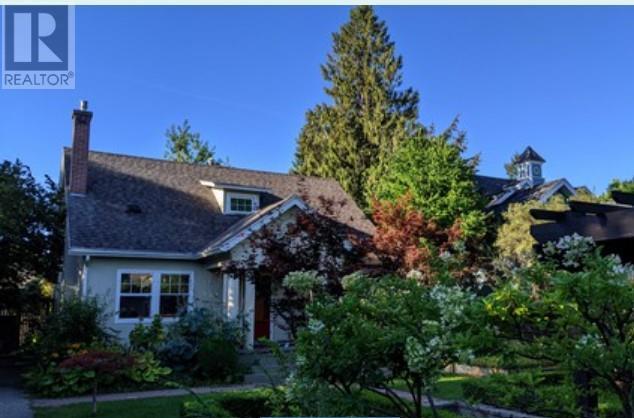 1023 Lawrence Ave, Kelowna, BC V1Y 6M3