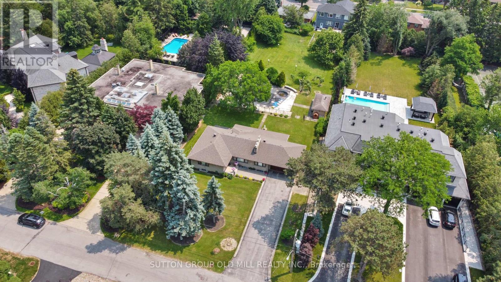 9 Westmount Park Rd, Toronto, ON M9P 1R5