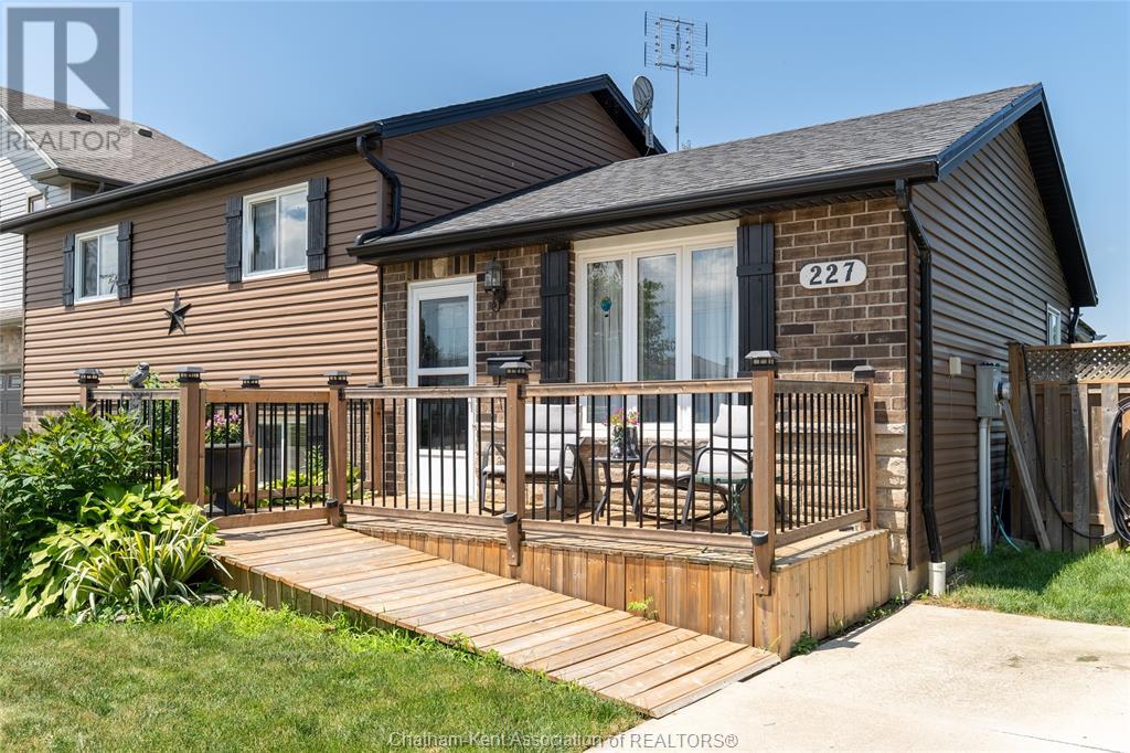 227 Bristol Dr, Chatham, ON N7M 6K9