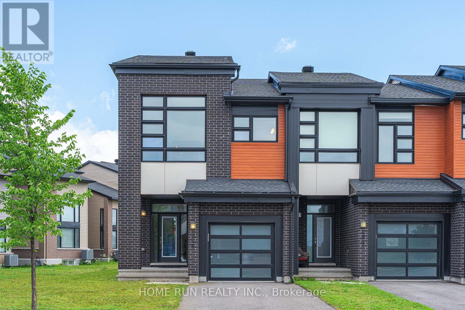 4946 Abbott St, Ottawa, ON K2V 0M6