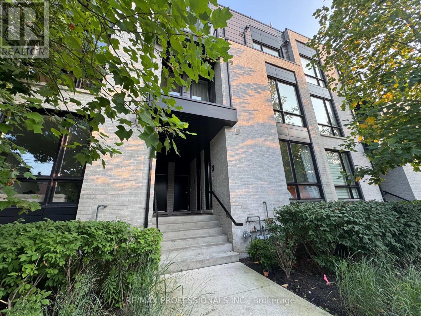 4 31 Florence St, Toronto, ON M6K 0C5