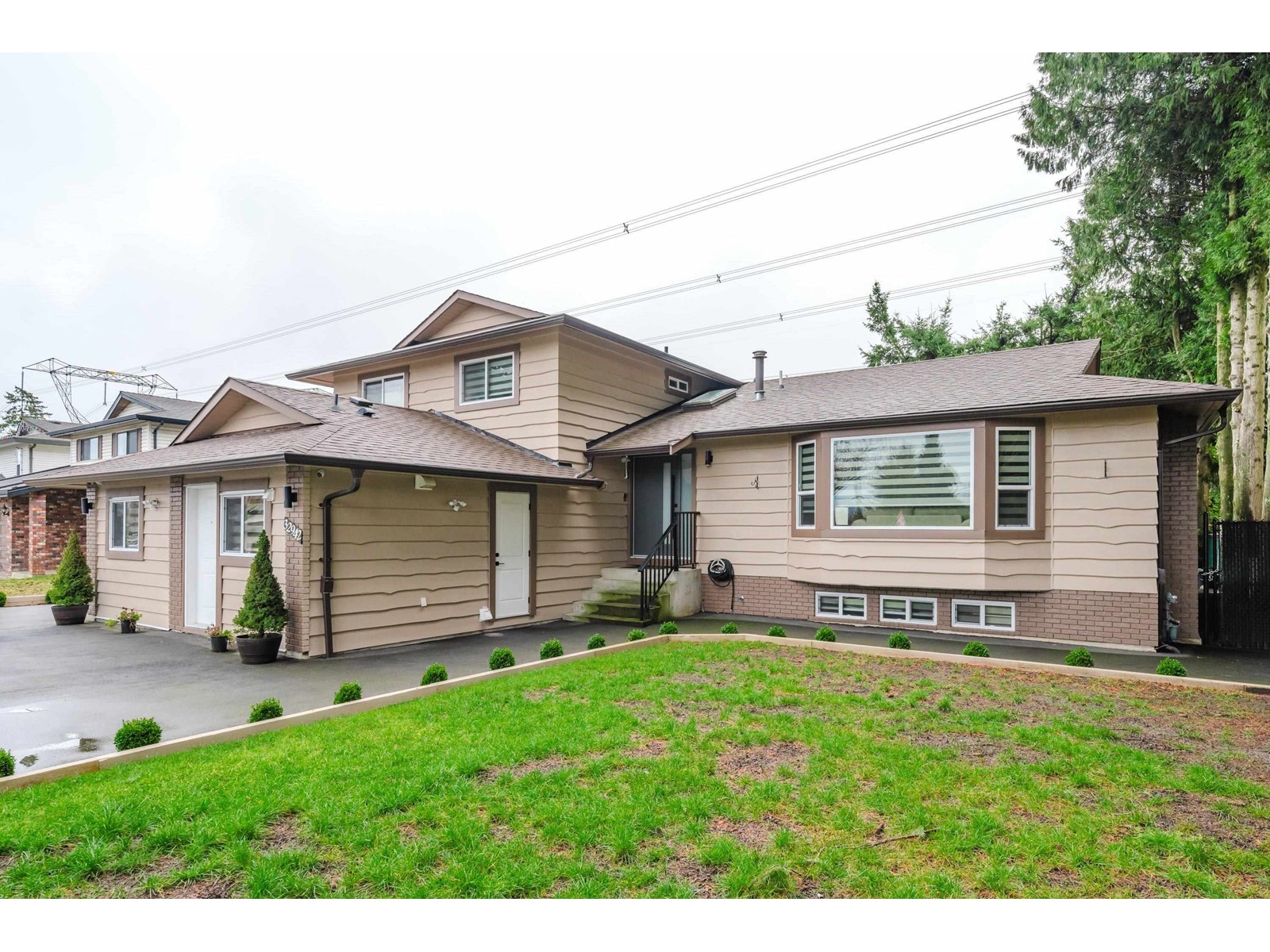 32942 Banff Pl, Abbotsford, BC V2S 7B1