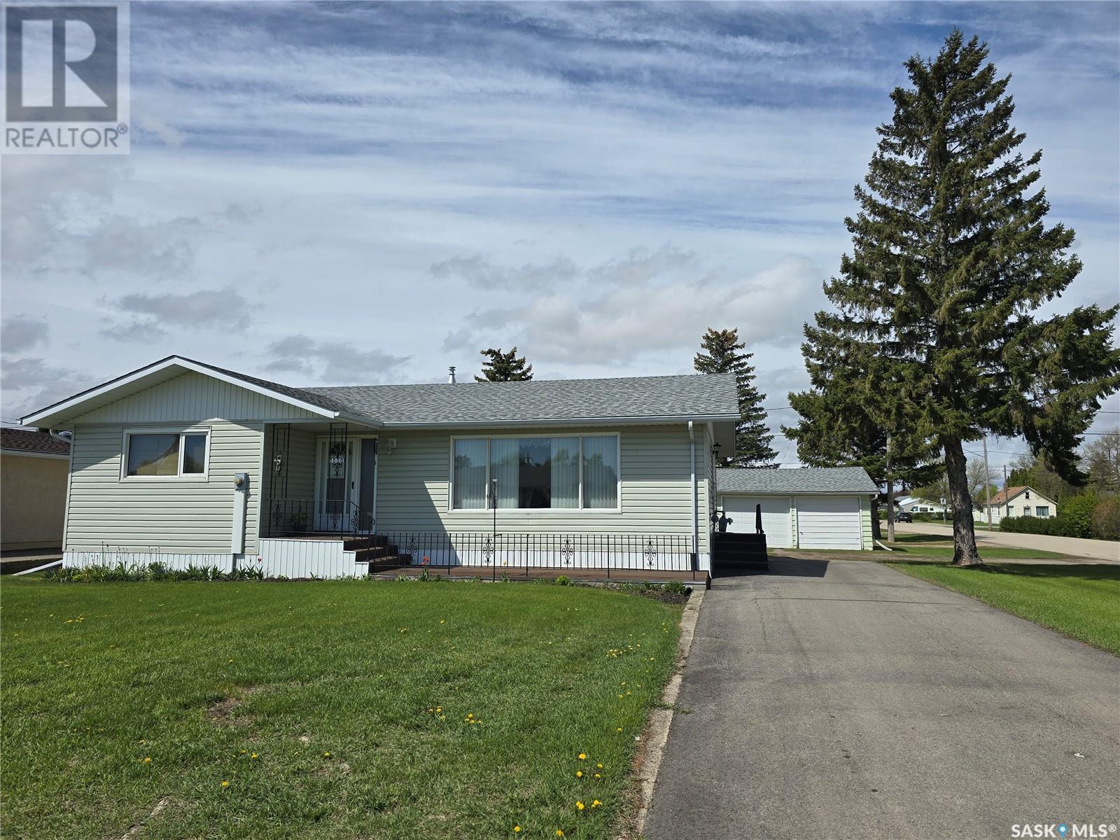 1000 Desmond St, Grenfell, SK S0G 2B0