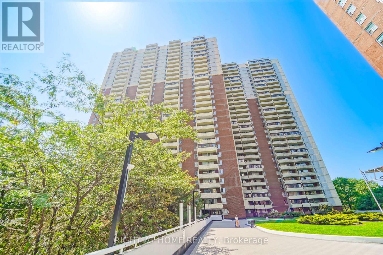 1611 1 Massey Sq, Toronto Crescent Town, ON M4C 5L4