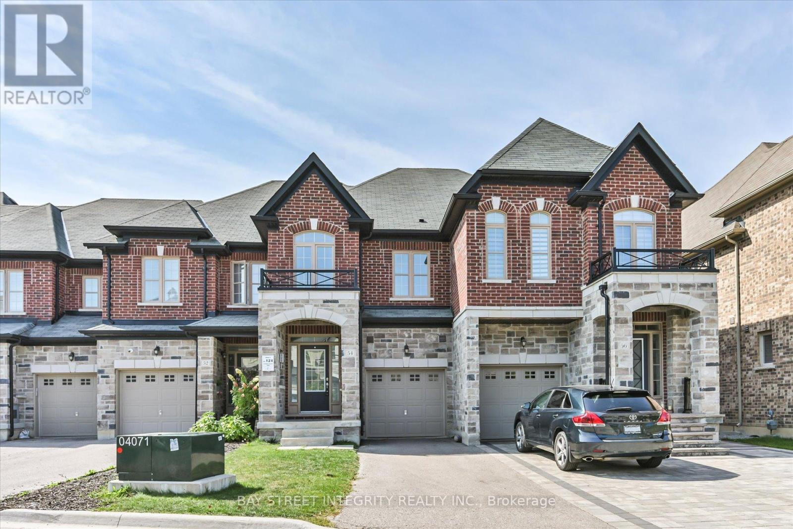 54 Walter Proctor Rd, East Gwillimbury, ON L9N 0L6