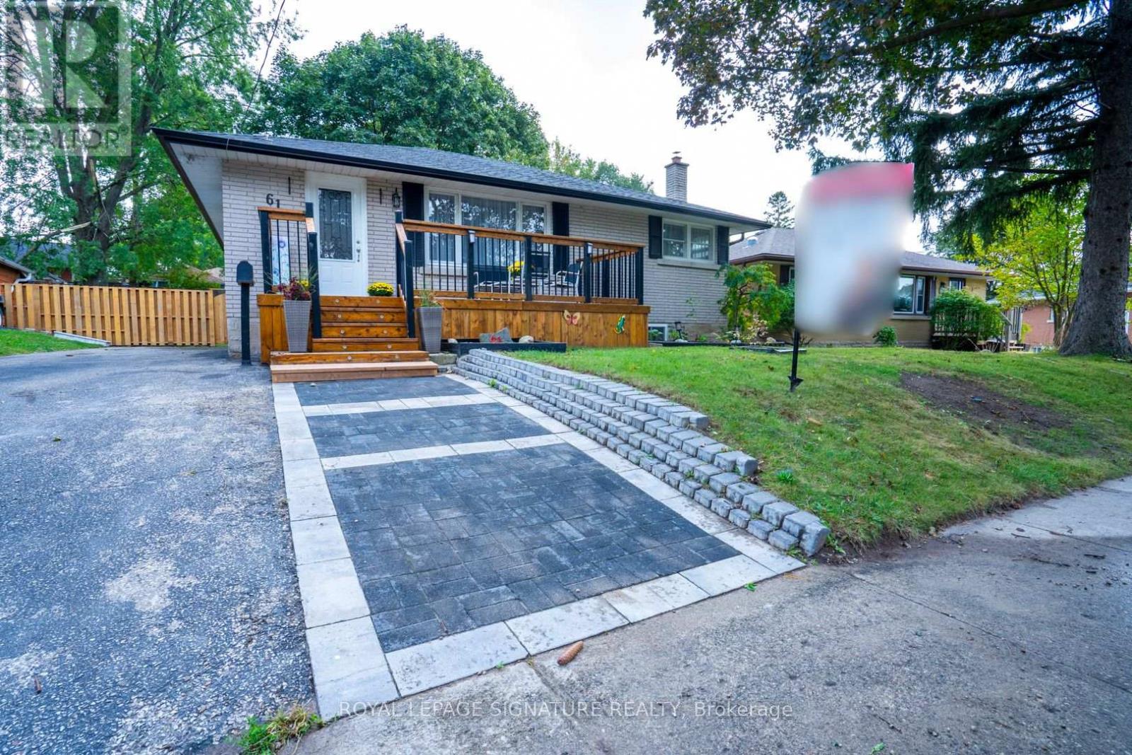 61 Broadmoor Ave, Kitchener, ON N2C 1Y6