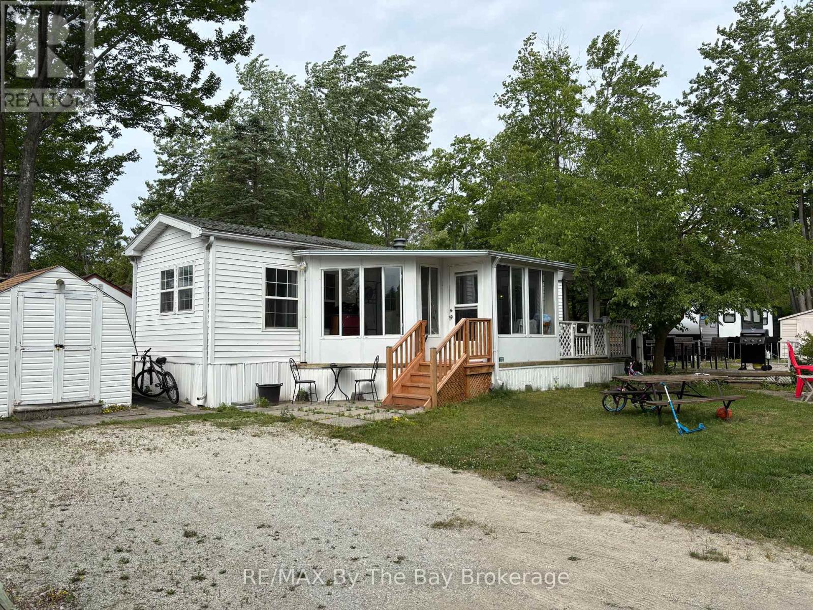 173 85 Theme Park Dr, Wasaga Beach, ON L9Z 1X7