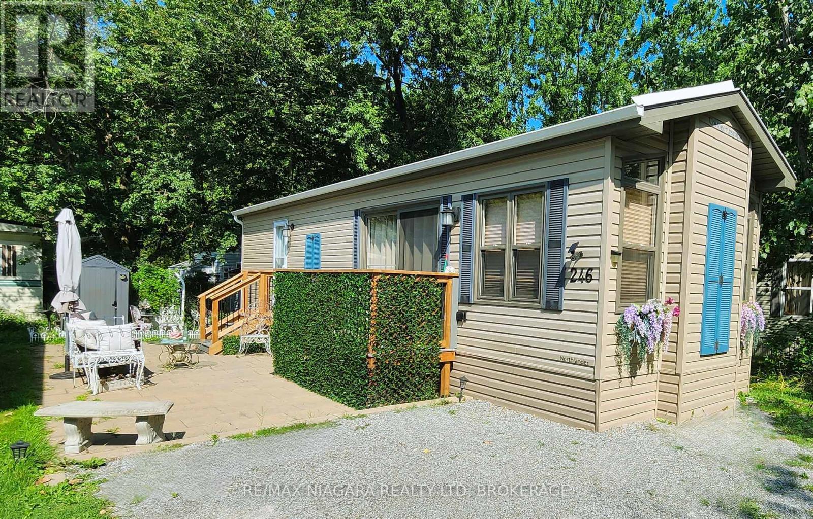 246 8845 Lundys Ln, Niagara Falls, ON L2H 1H5