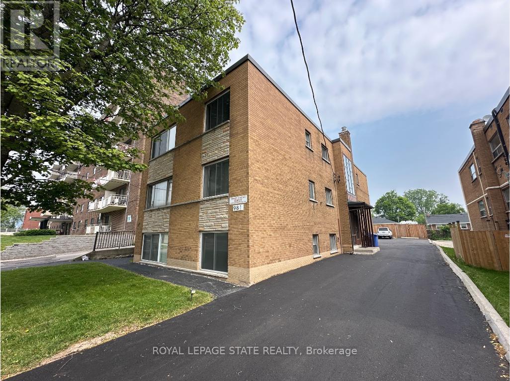 981 Mohawk Rd E, Hamilton, ON L8T 2N8
