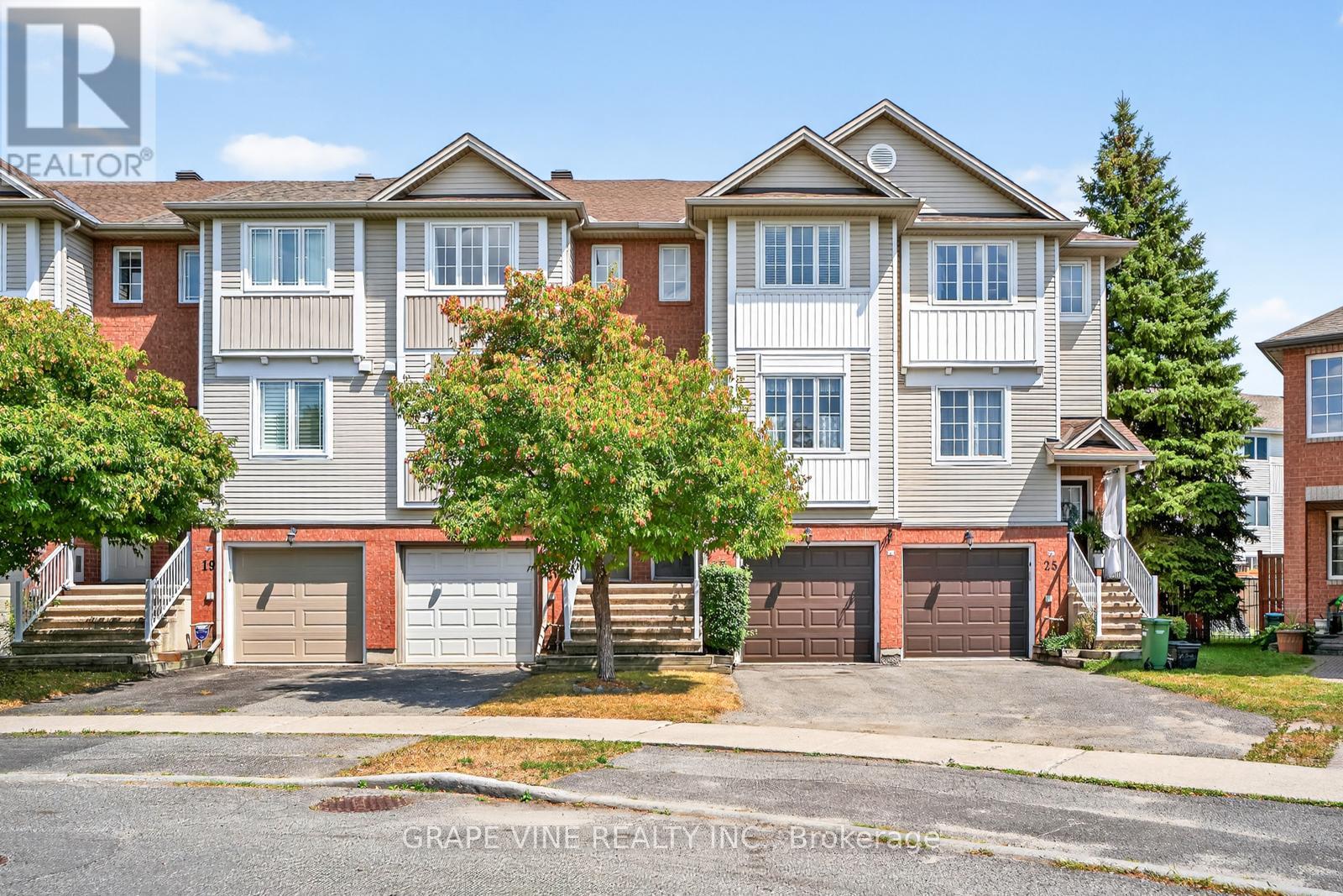 21 Scout St, Ottawa, ON K2C 4B9