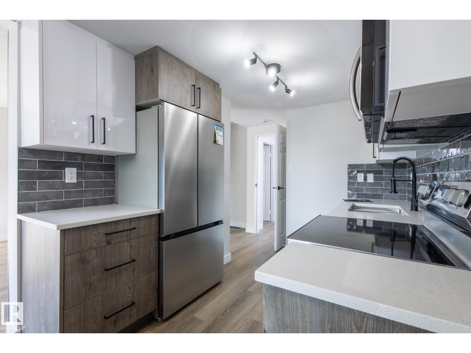 62 Amberly Co NW, Edmonton, AB T5A 0H9