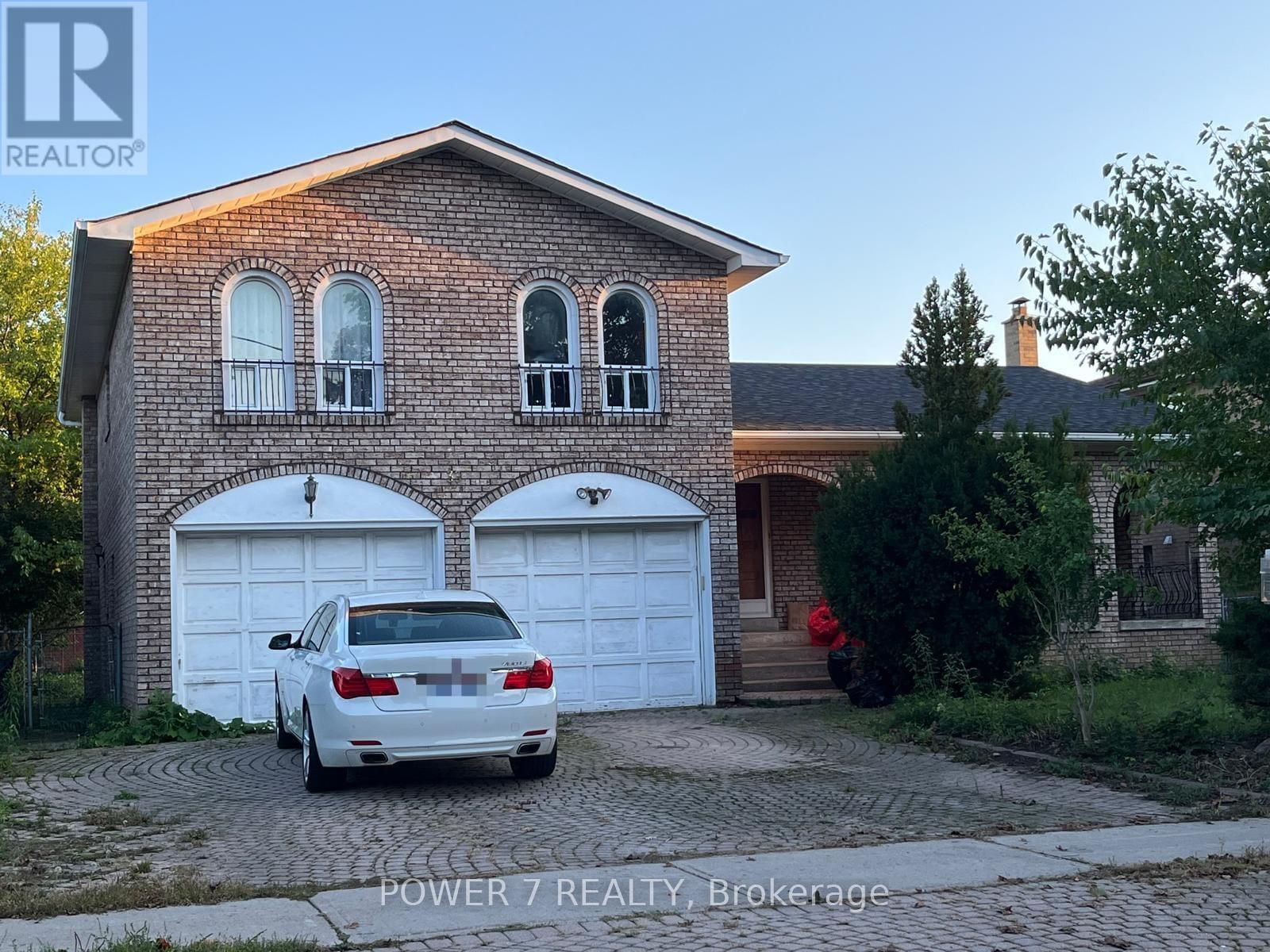 33 Ernest Ave S, Toronto, ON M2J 3T4