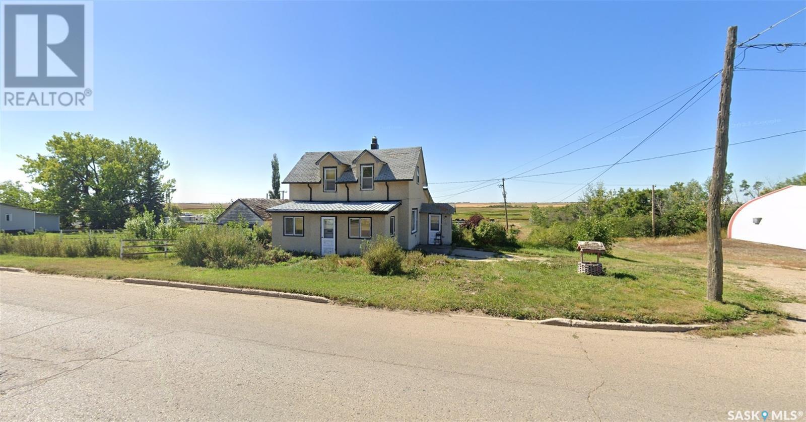 703 Government Rd, Weyburn, SK S4H 2B5