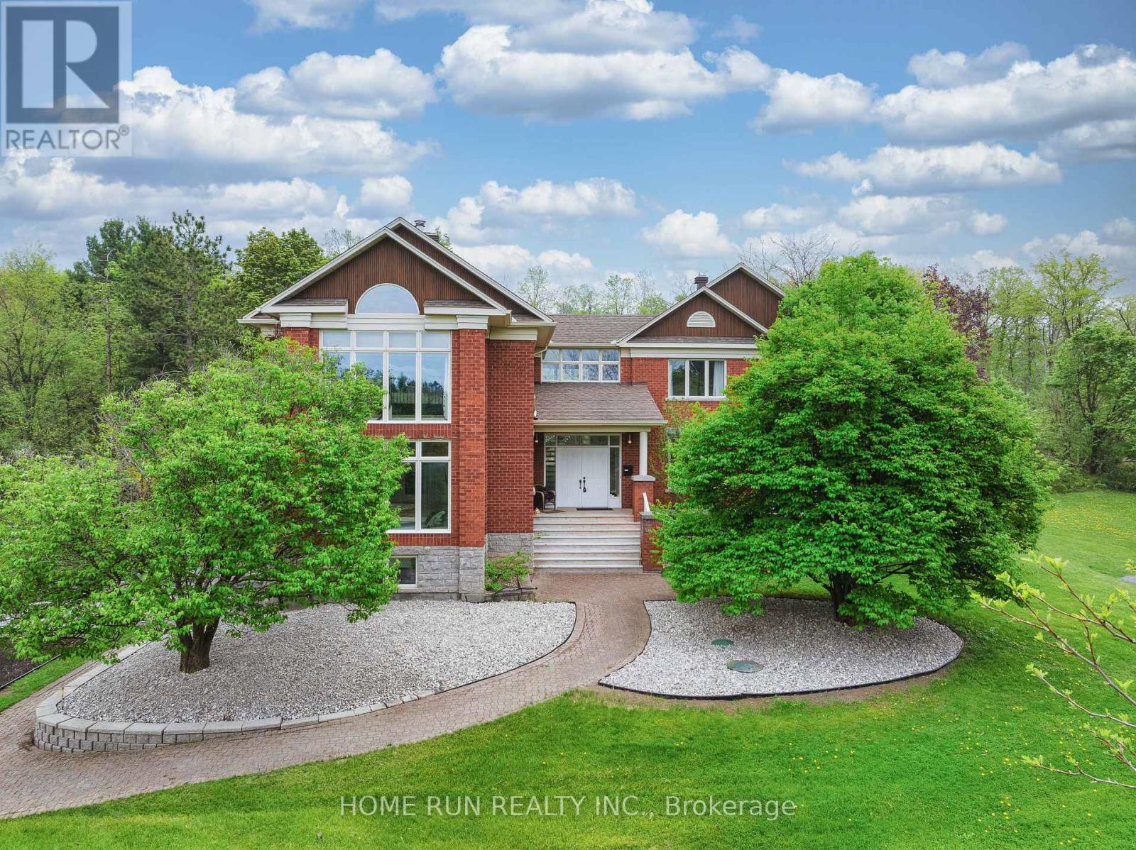 112 Lochcarron Cres, Ottawa, ON K0A 1L0