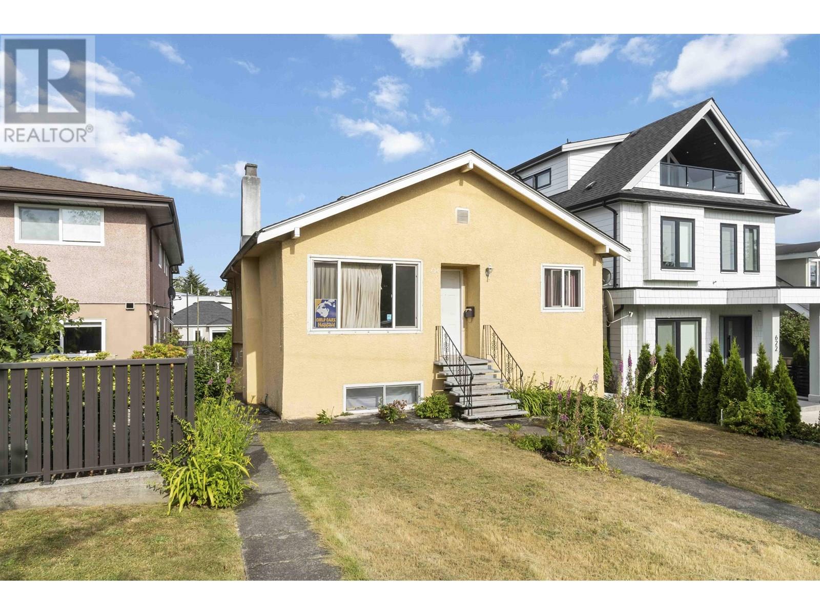 620 Slocan St, Vancouver, BC V5K 3X7