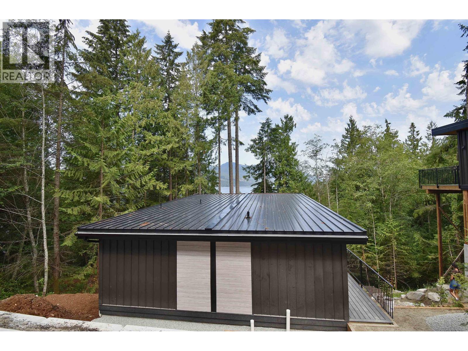5790 Tillicum Bay Rd, Sechelt, BC V7Z 0C7