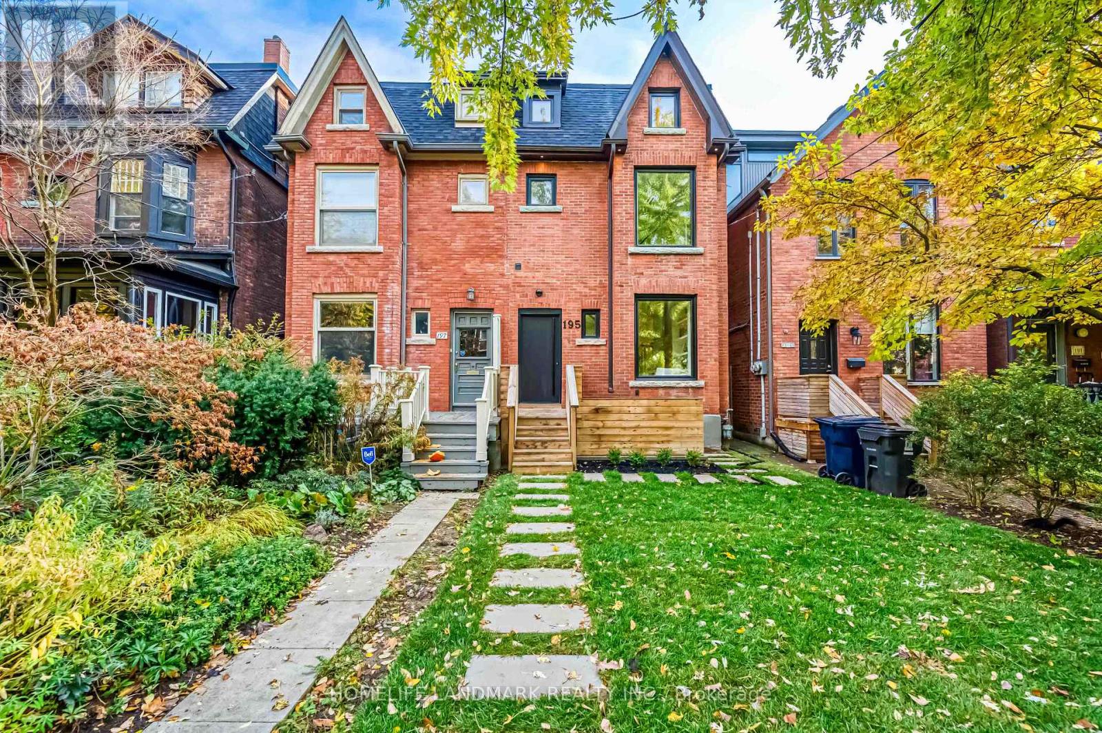 195 Albany Ave, Toronto, ON M5R 3C7