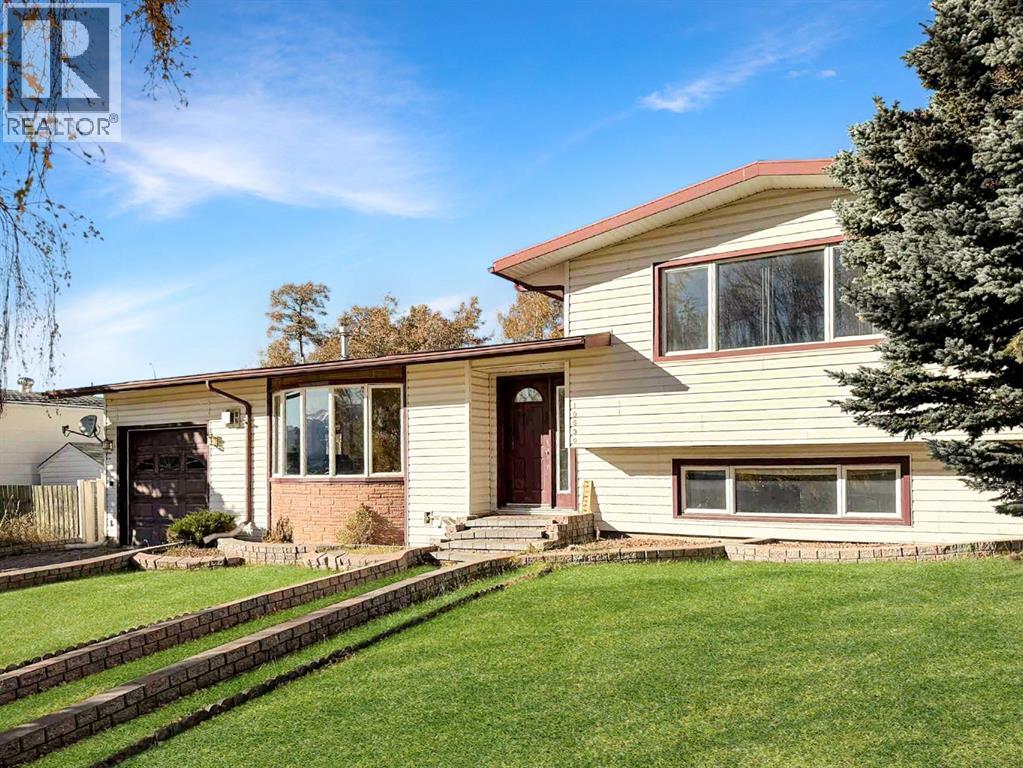 10530 98 Avenue, Grande Cache, AB T0E 0Y0