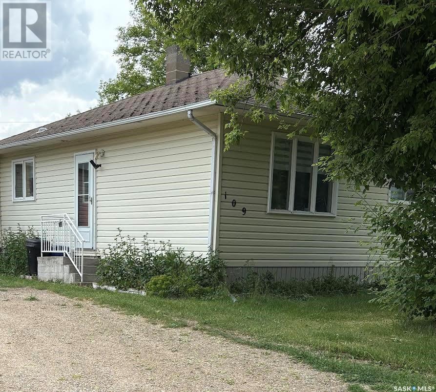 109 1 Avenue Northwest, Ituna, SK S0A 1N0