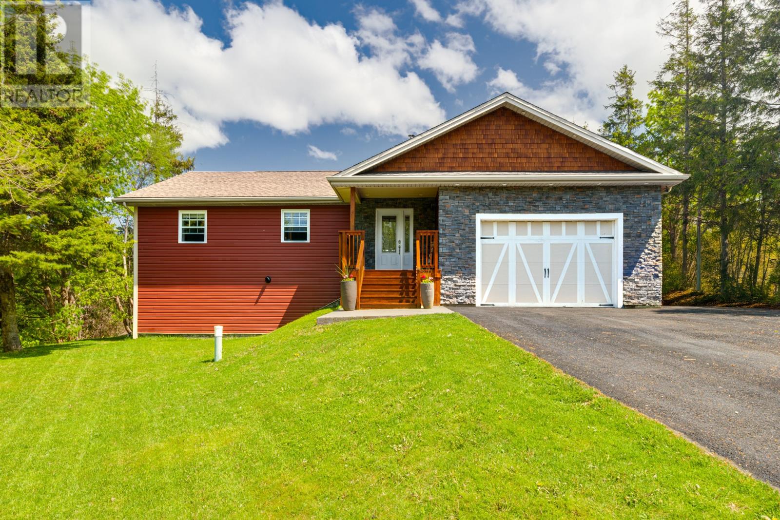 23 S Pond Rd, Torbay, NL A1K 1B6