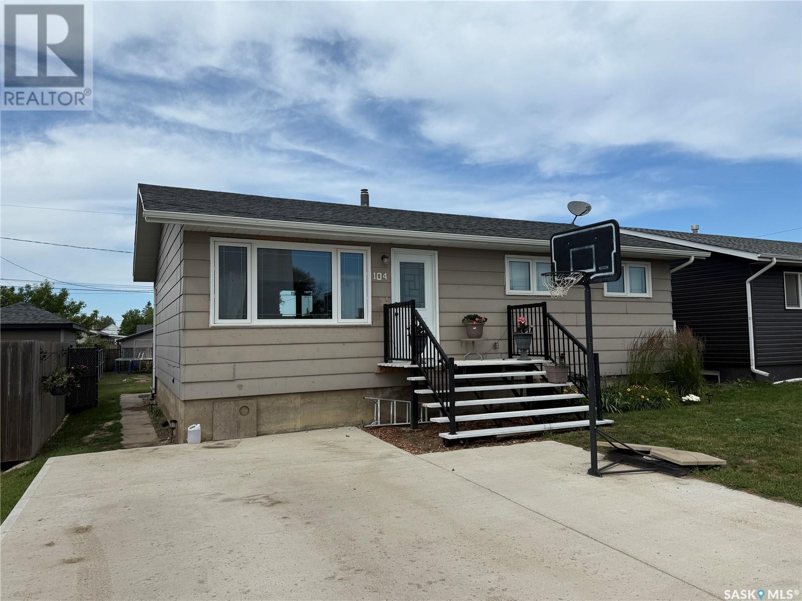 104 Railway Ave E, Shellbrook, SK S0J 2E0