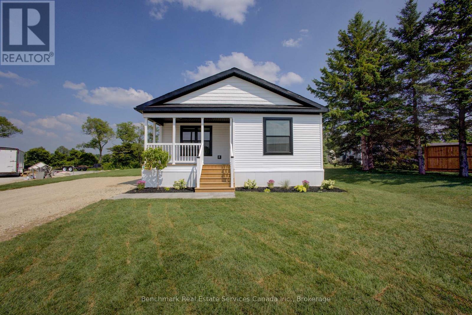 212 Spruce Dr, West Grey, ON N4N 3B8