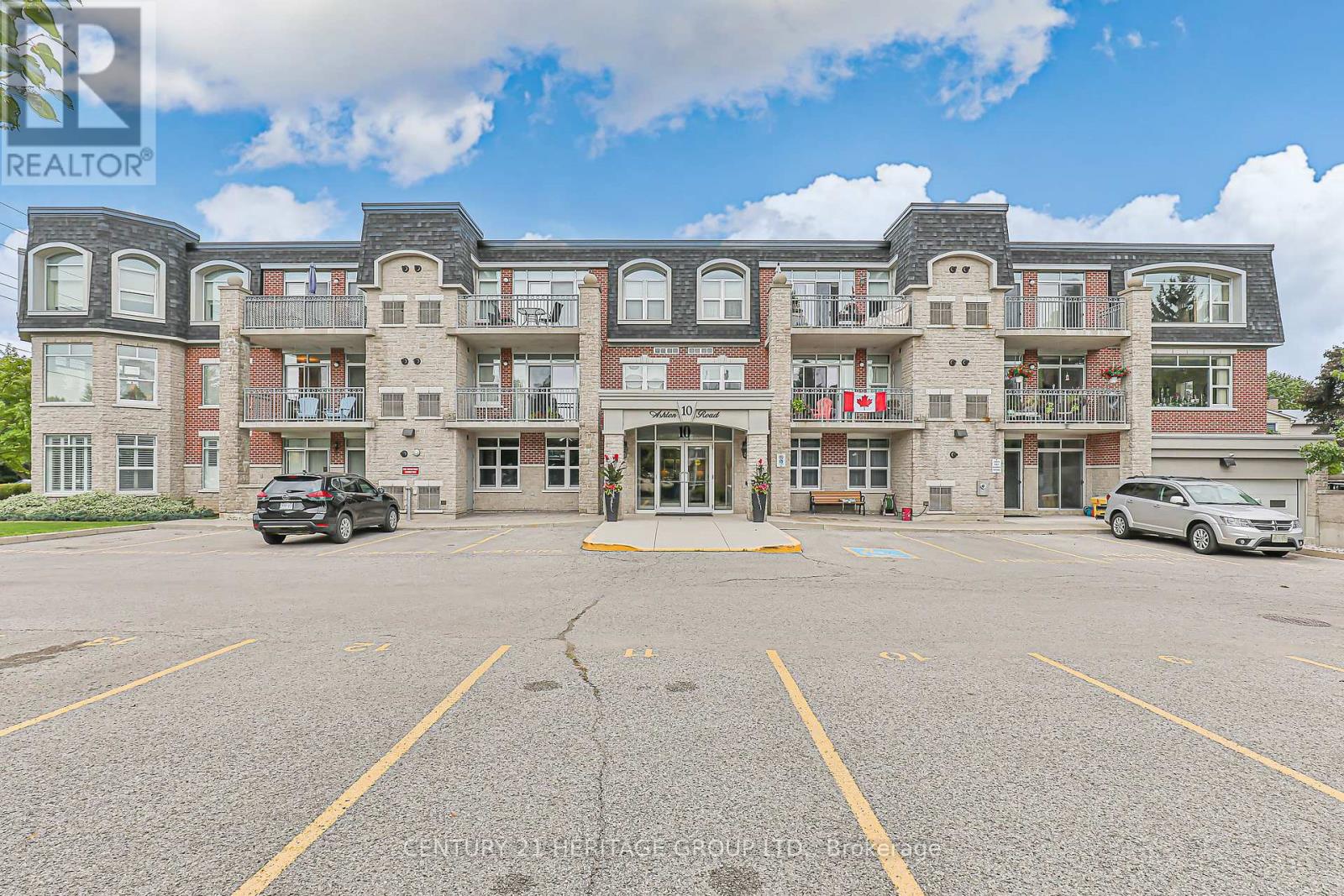 202 10 Ashton Rd, Newmarket, ON L3Y 5V5