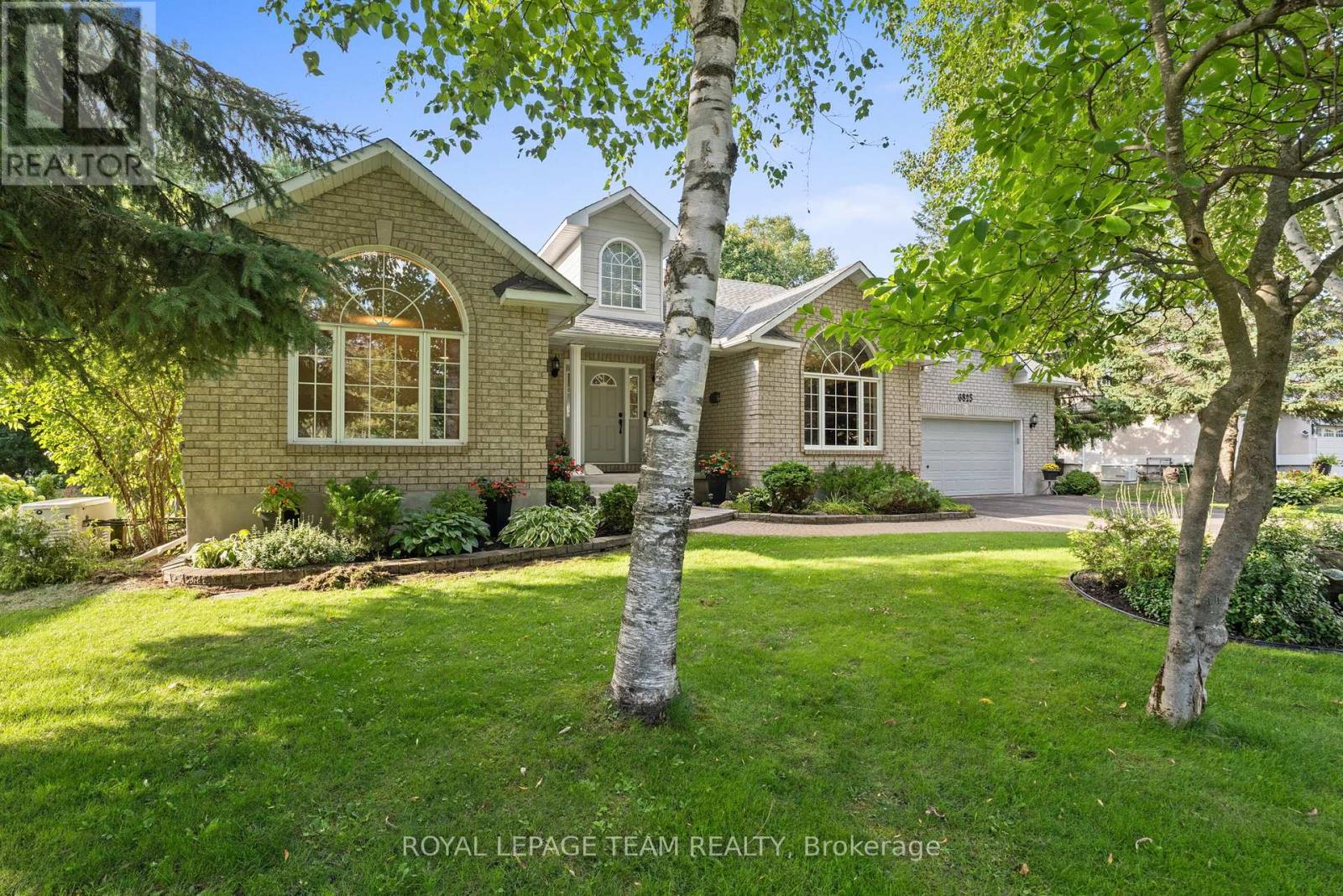 6825 Sunset Blvd, Ottawa, ON K4P 1M6